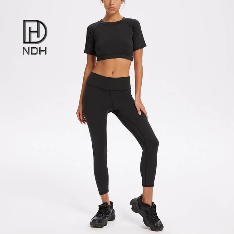 Black Lycra Ribbed Sweat-Wicking Recycled Fabric Compression Leggings