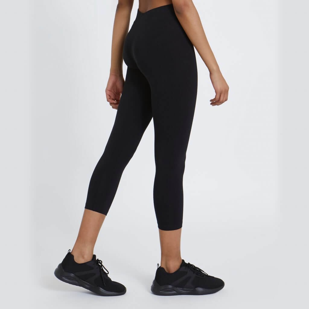 Buttery Soft Sweat-Wicking Skin Tight Capri Leggings with Inner Pockets