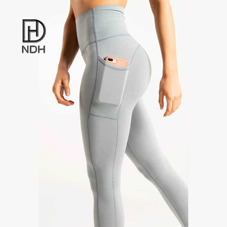 Four-Way Stretch Skin Tight Compression 88% Polyester 12% Spandex Leggings with Pockets