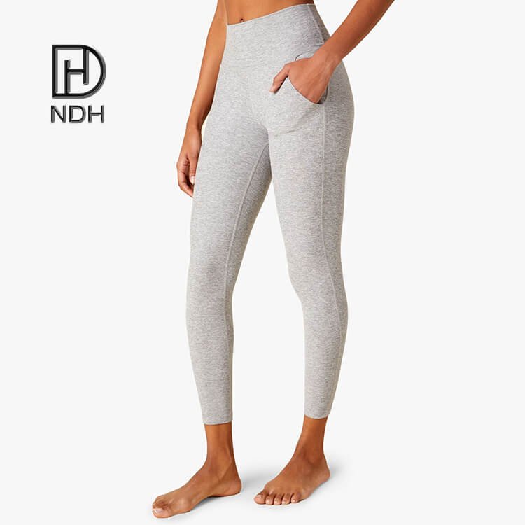 Moisture-Wicking Anti-Cellulite Compression 70% Polyester 30% Spandex Leggings with Pockets